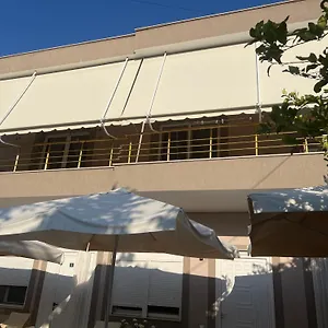  Apartamento Villa Fatos 1 -Apartments Near The Beach Vlore